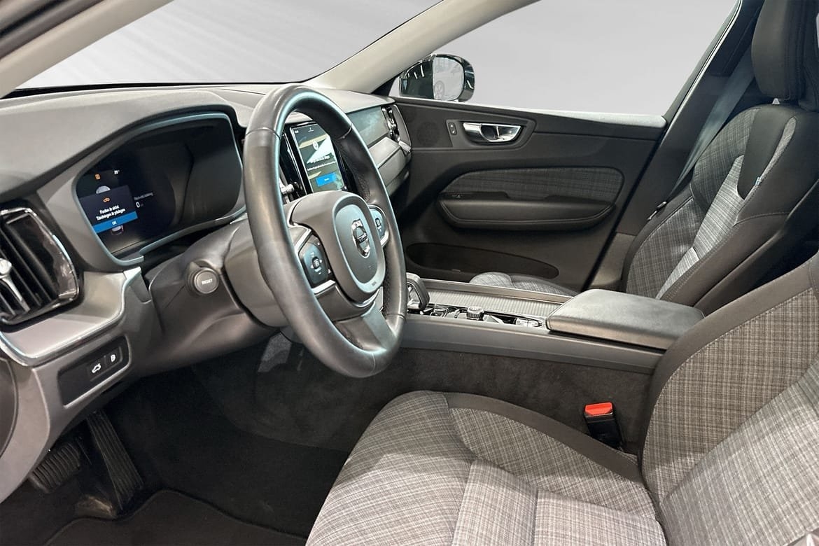 Volvo XC60 T6 Core Special Edition 2025, photo 7/30