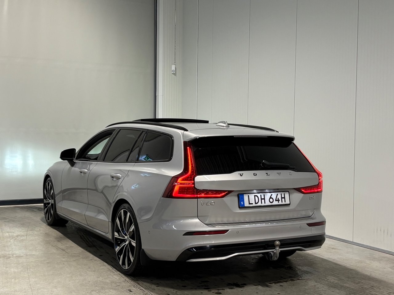 Volvo V60 B4 Diesel Ultimate Dark 2023, kuva 7/10