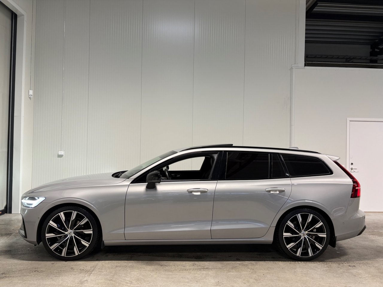 Volvo V60 B4 Diesel Ultimate Dark 2023, kuva 6/10