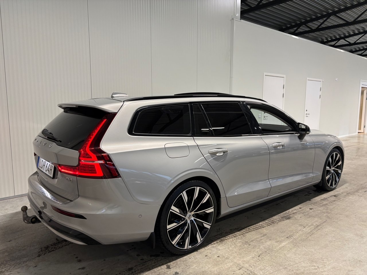 Volvo V60 B4 Diesel Ultimate Dark 2023, kuva 3/10