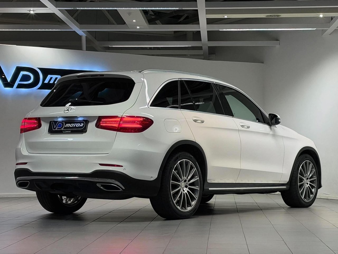 Mercedes-Benz GLC 2016, bild 2/10