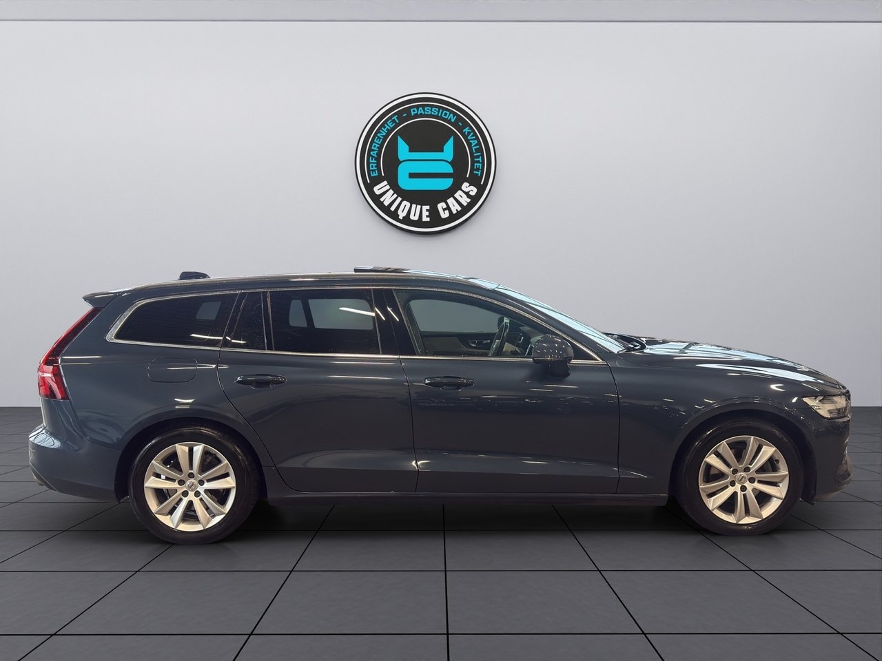 Volvo V60 D4 Momentum 2019, bild 2/10