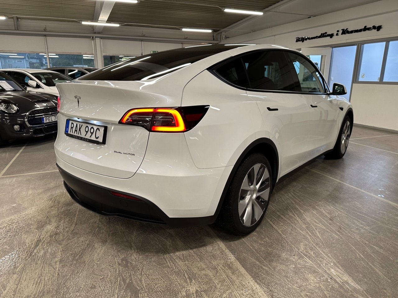 Tesla Model Y 2023, bild 3/5