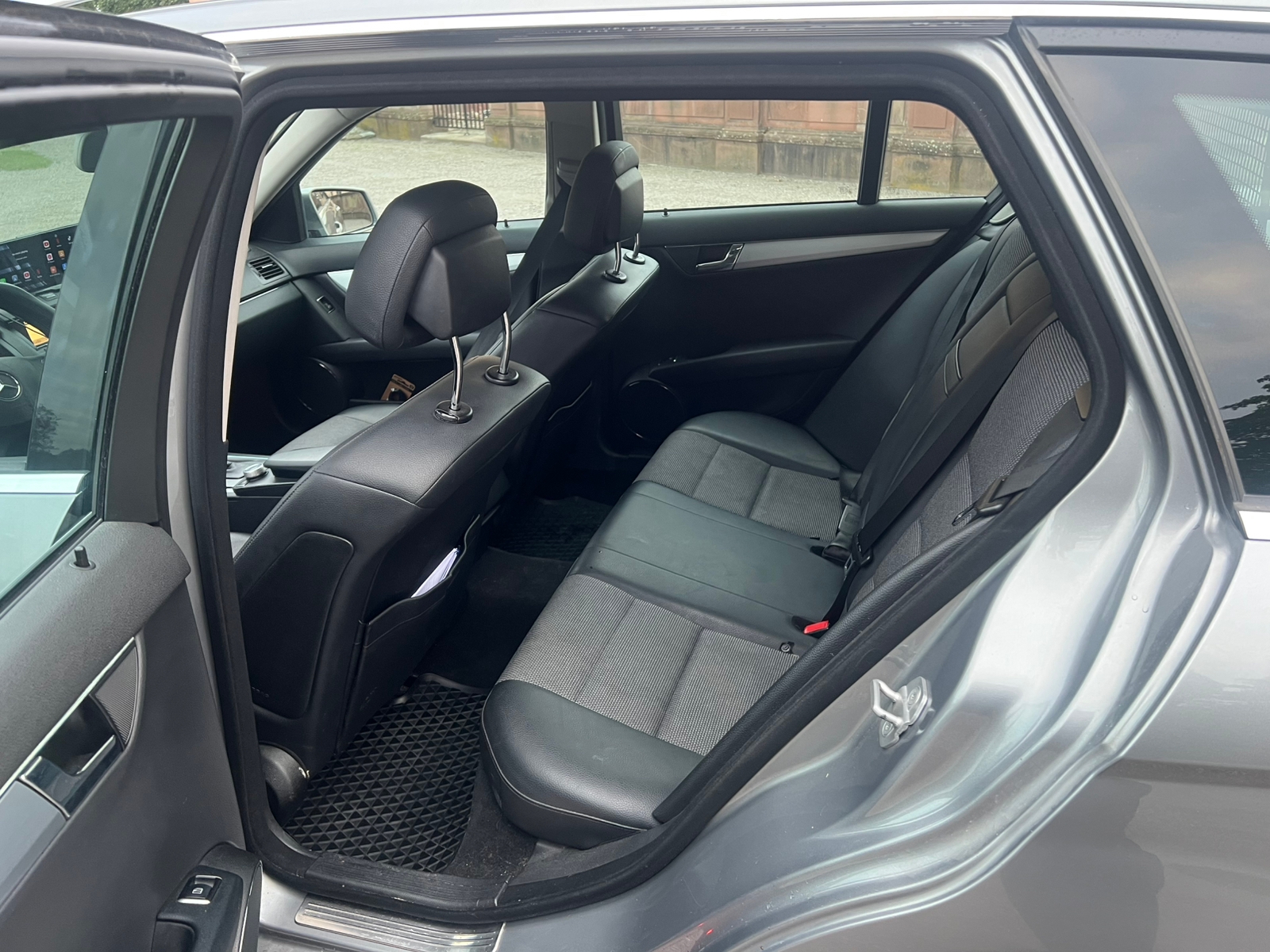 Mercedes-Benz C 2011, bild 7/8