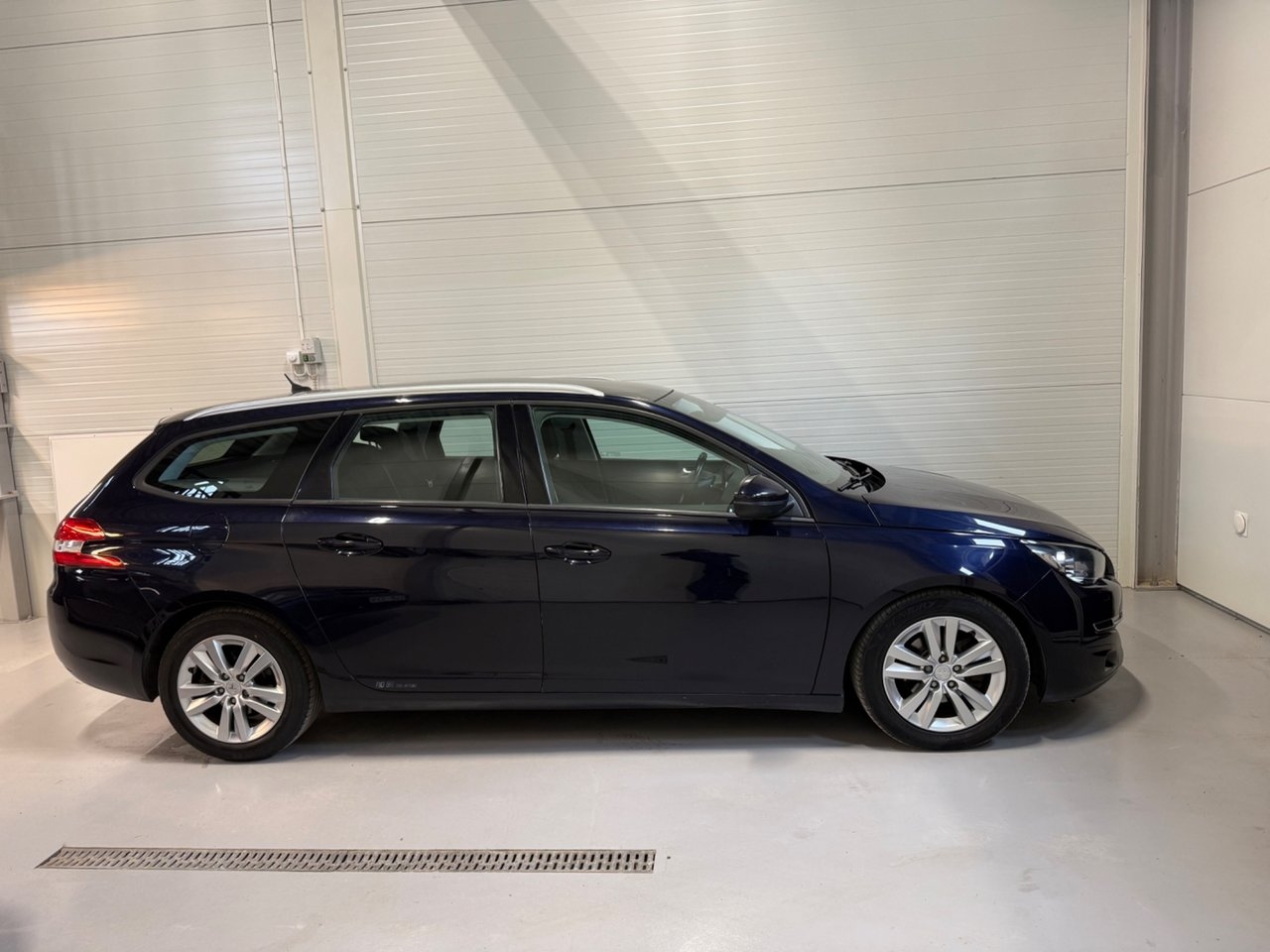 Peugeot 308 BlueHDi 120 Active 2014, bild 2/10