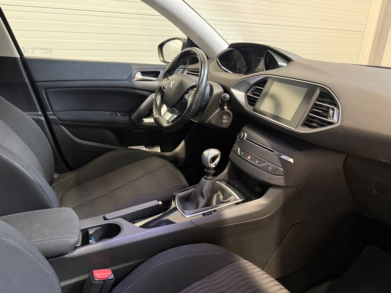 Peugeot 308 BlueHDi 120 Active 2014, bild 4/10