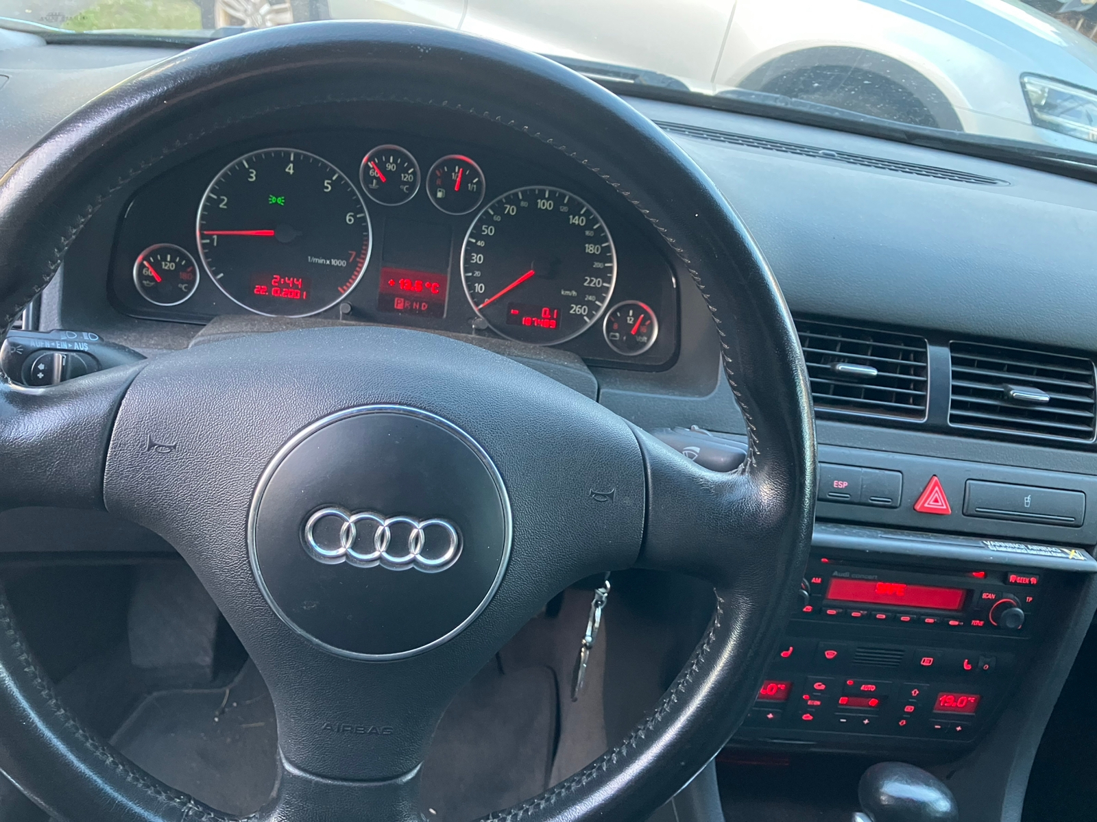 Audi A6 Sedan 3.0 V6 Multitronic 2002, bild 6/9