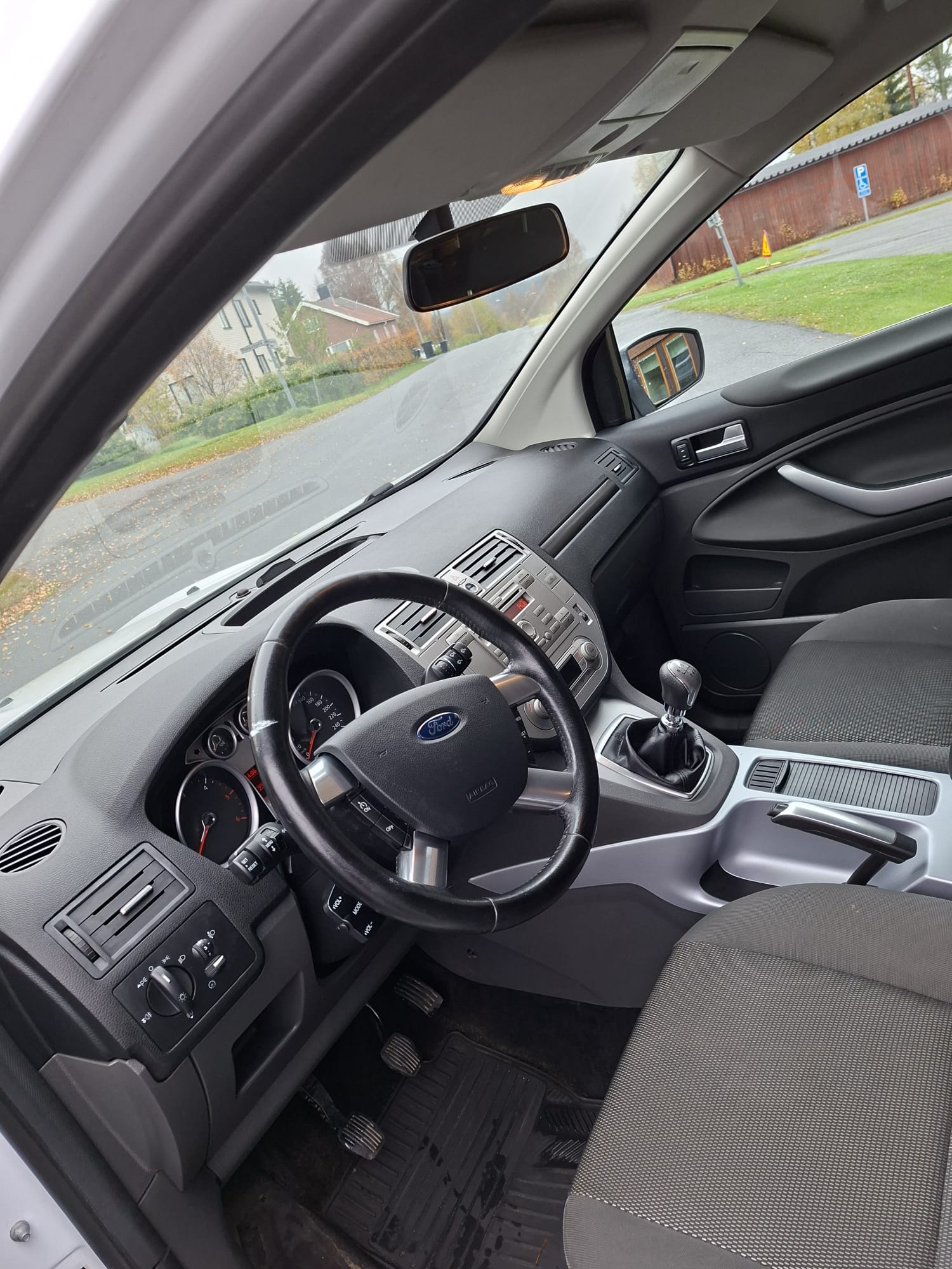Ford Kuga 2.0 TDCi Manuell 2013, bild 7/10