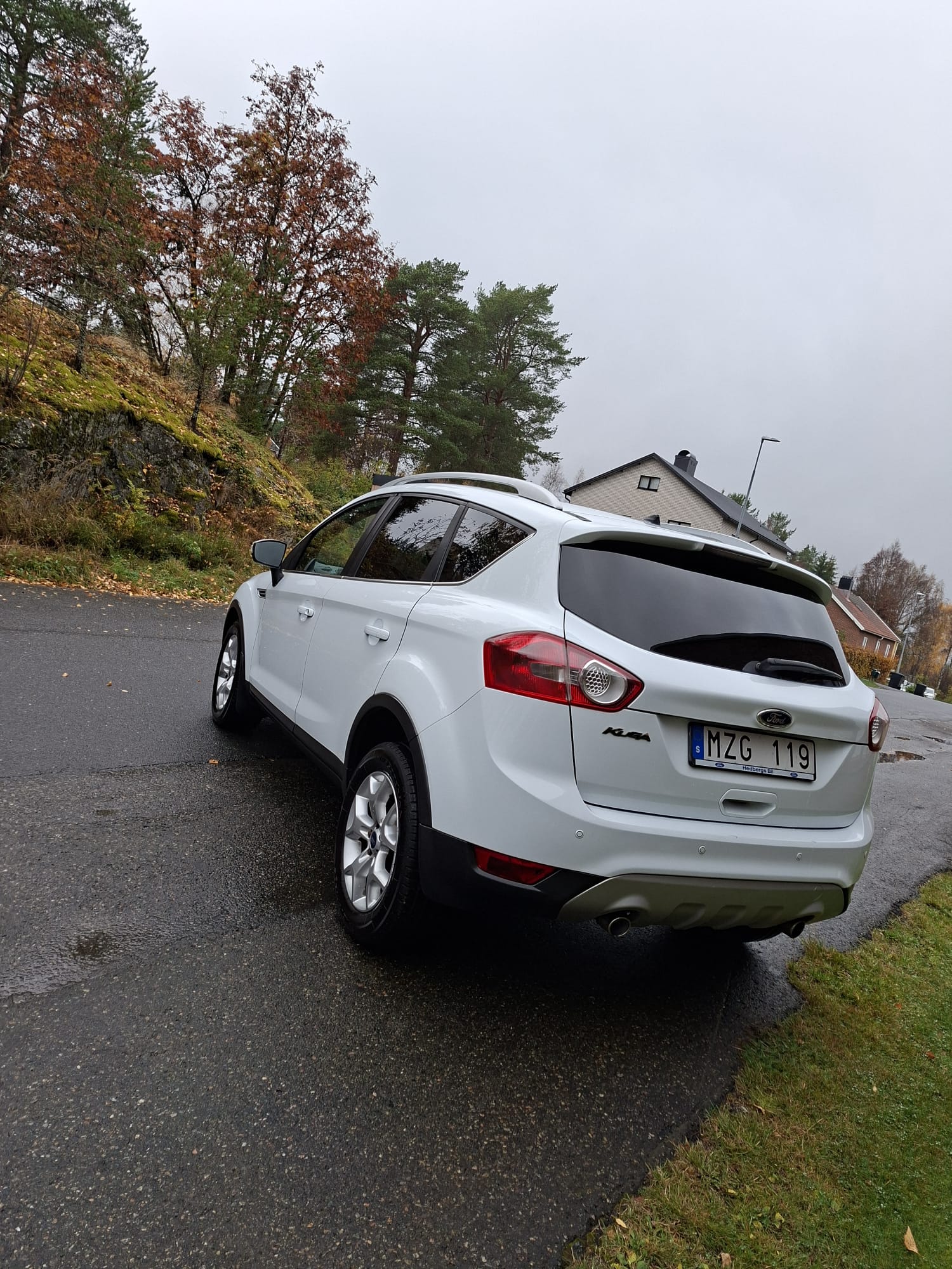 Ford Kuga 2.0 TDCi Manuell 2013, bild 3/10