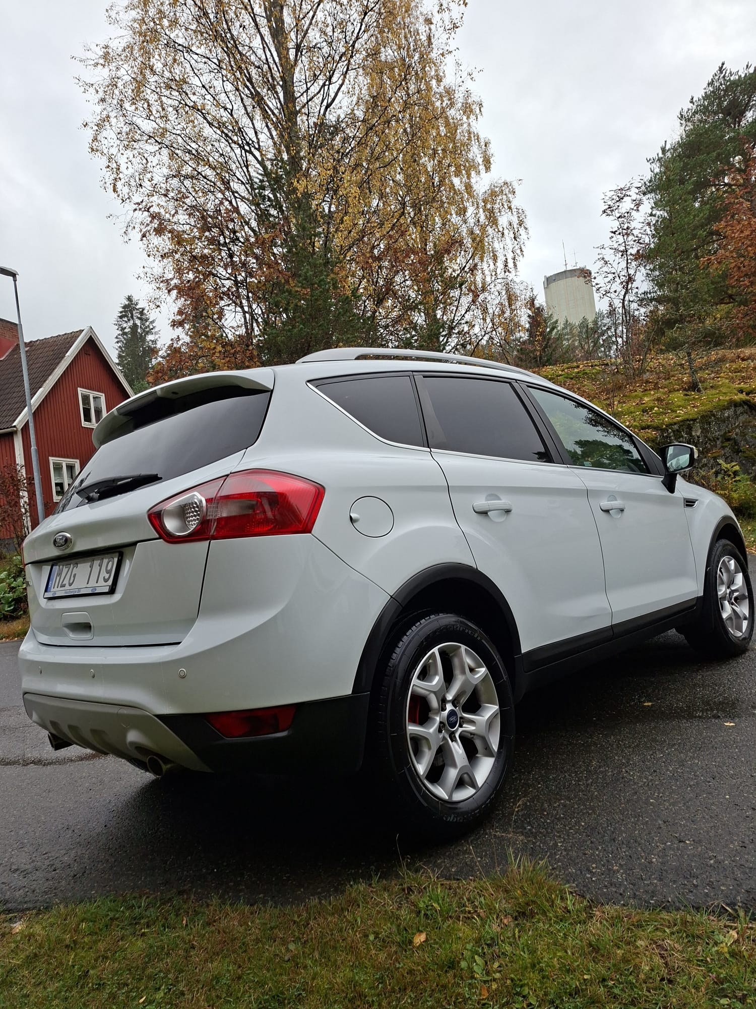 Ford Kuga 2.0 TDCi Manuell 2013, bild 4/10