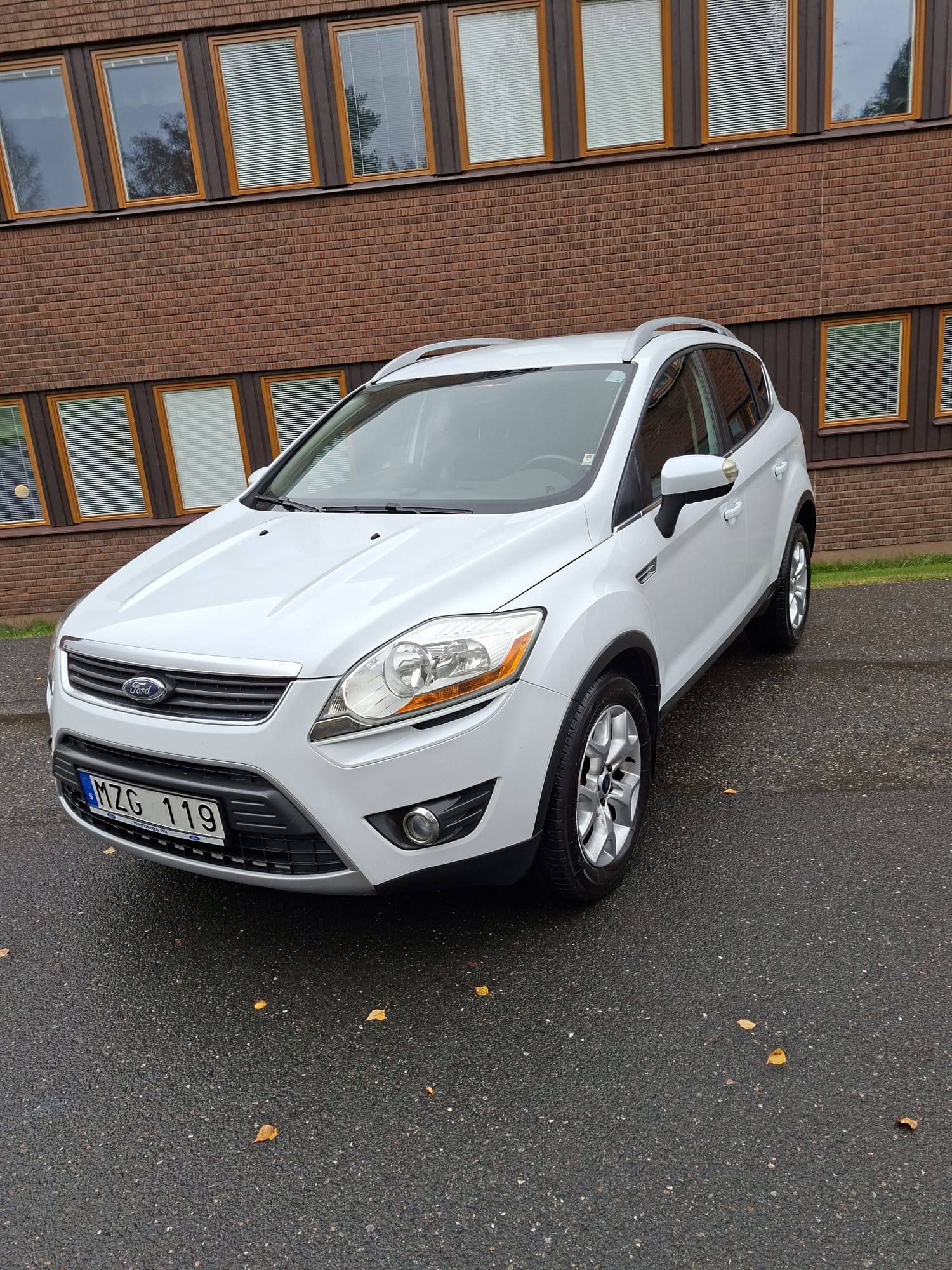 Ford Kuga 2.0 TDCi Manuell 2013, bild 2/10