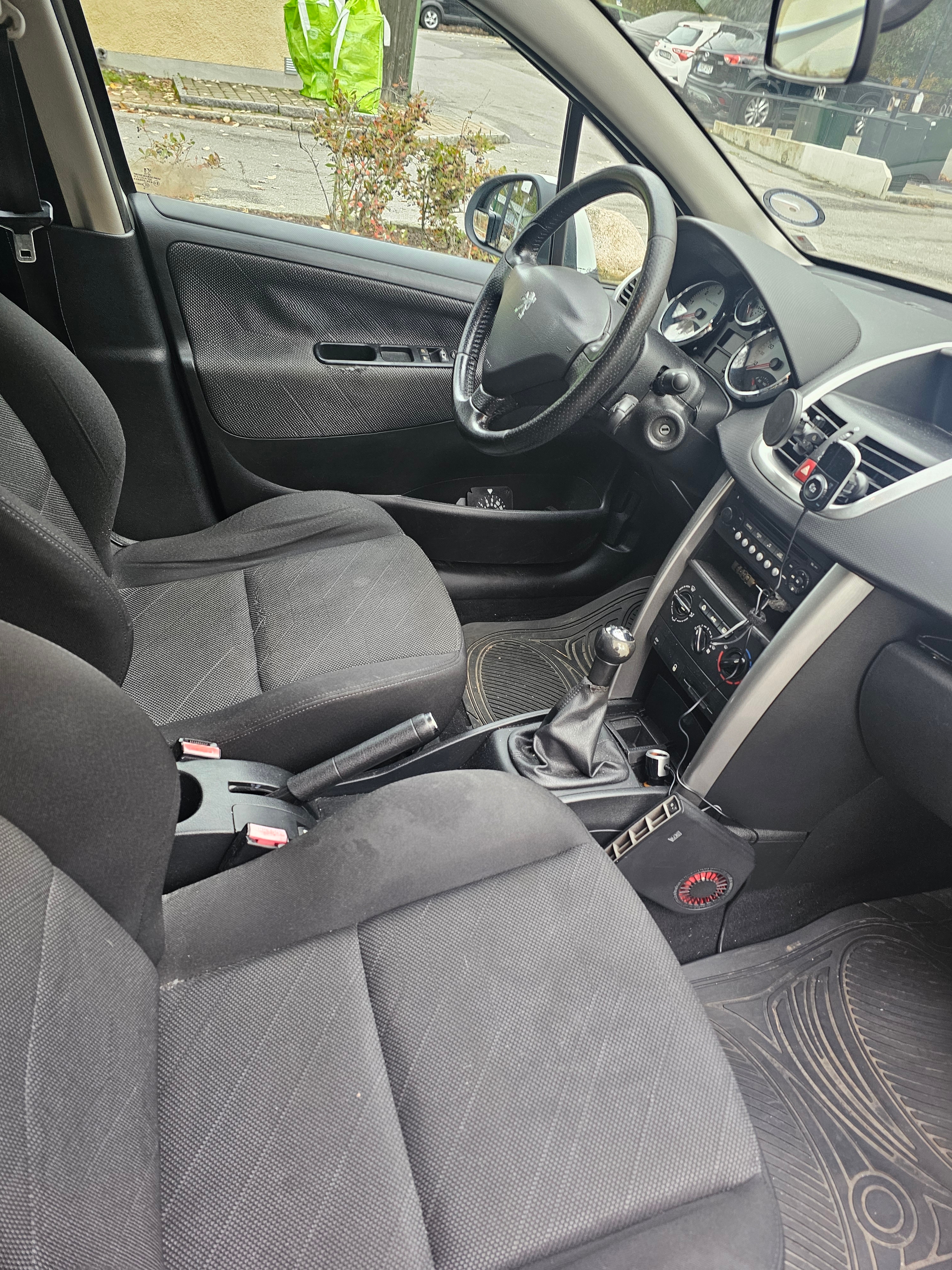 Peugeot 207 SW 1.6 HDi FAP Manuell 2008, bild 7/8