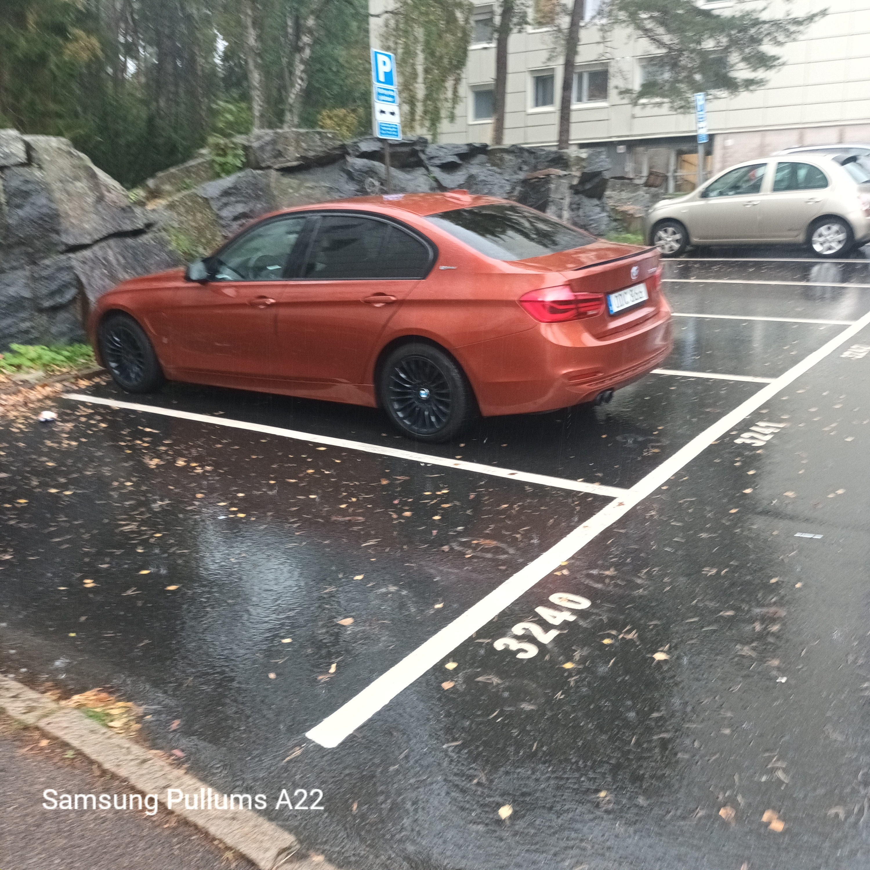 BMW 330e 2018, bild 4/4