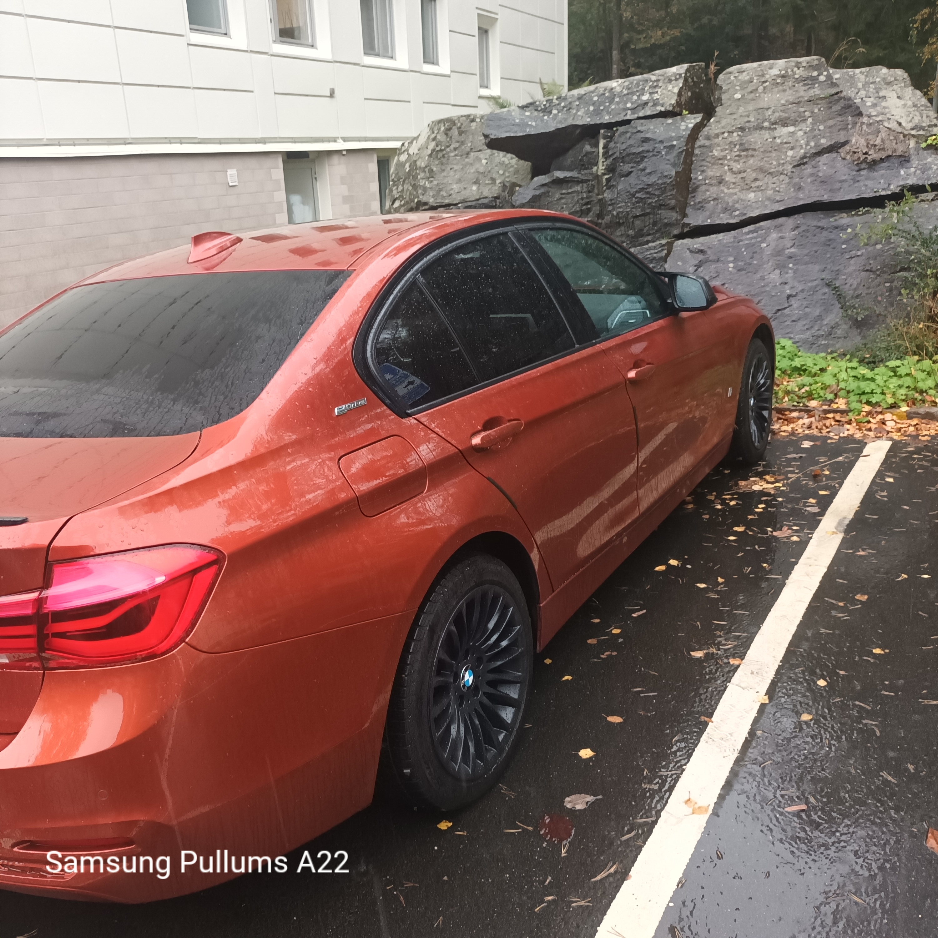 BMW 330e 2018, bild 3/4