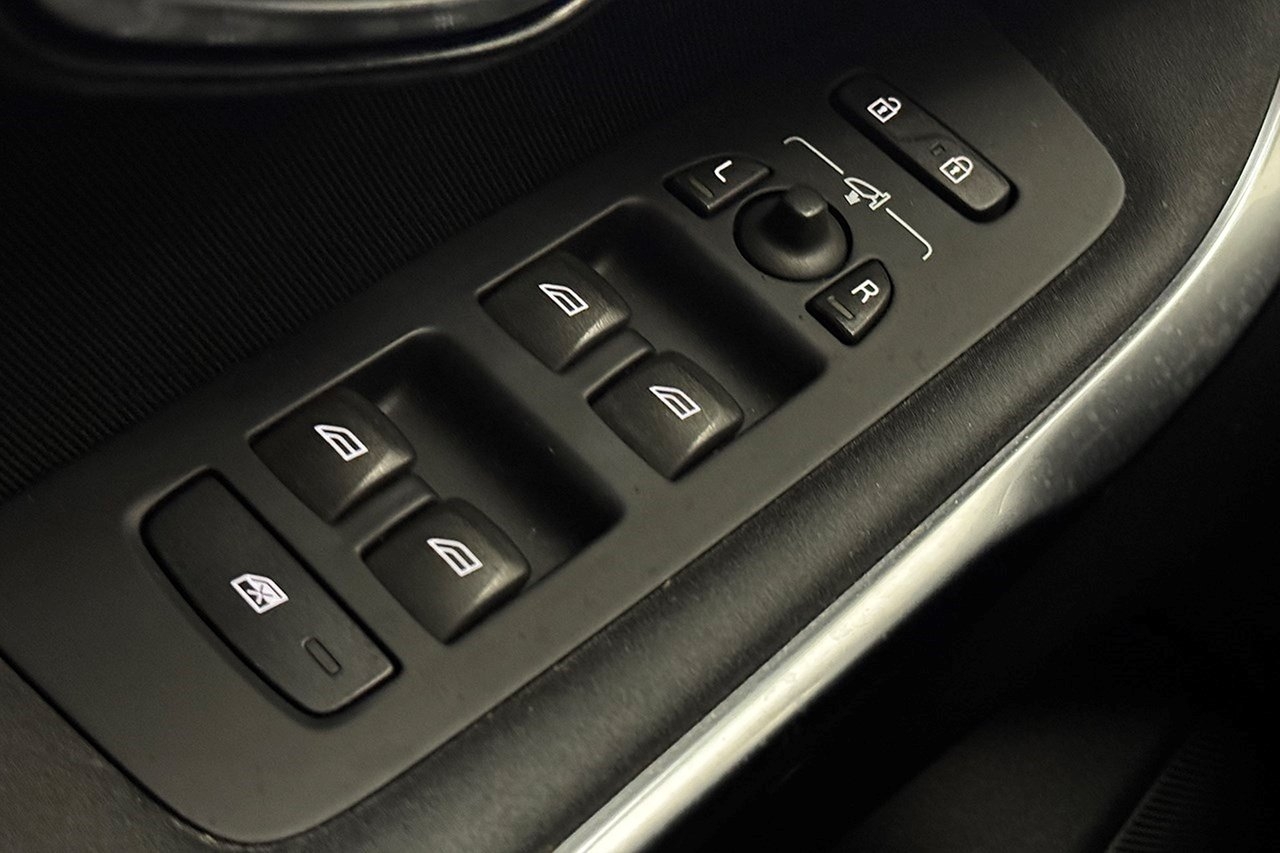 Volvo V40 D3 Momentum Business Pro 2016, photo 29/30