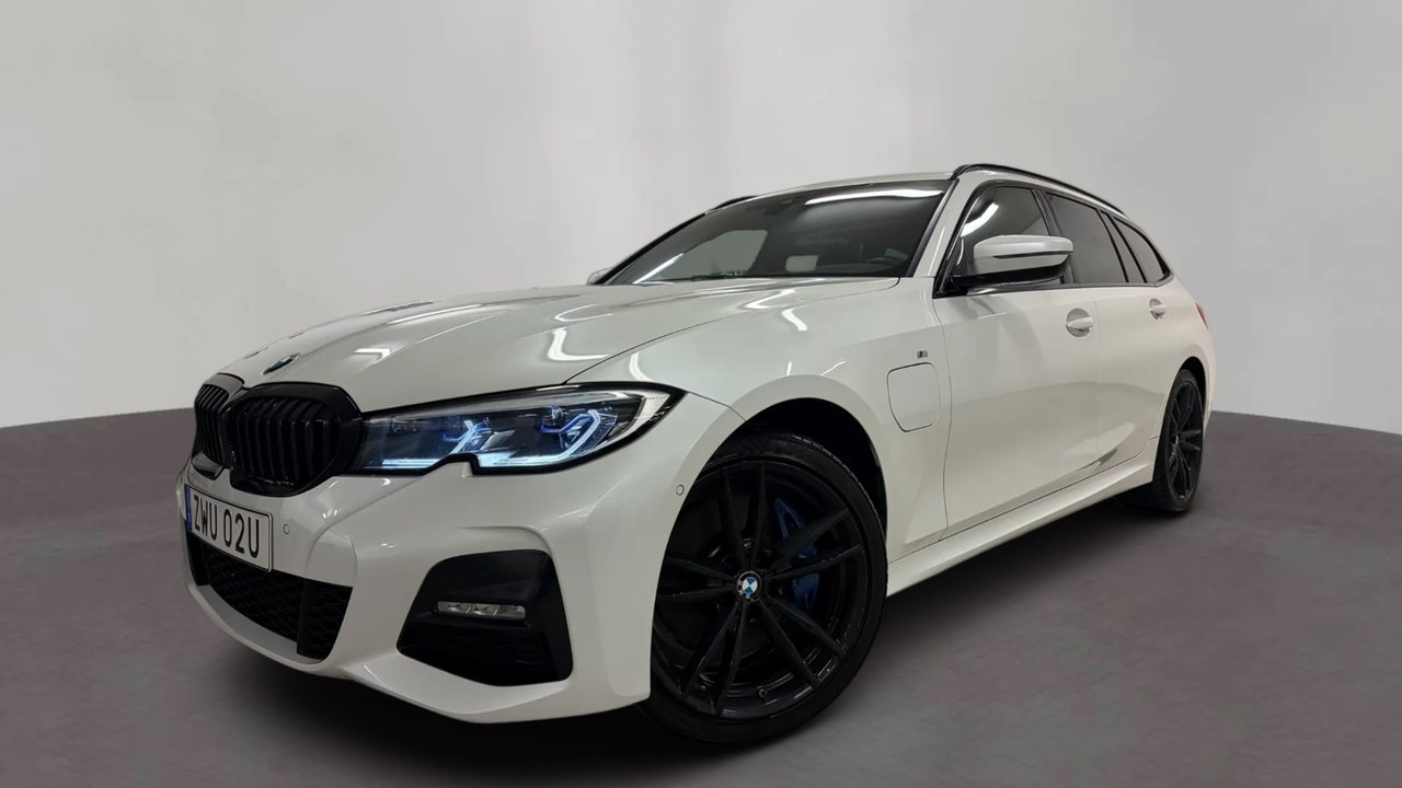 BMW 330e