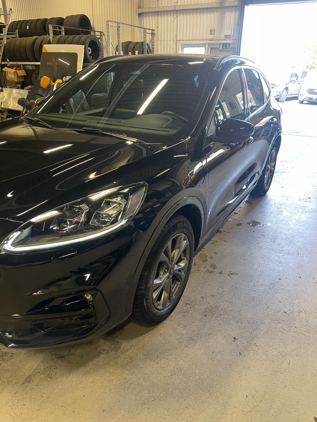 Ford Kuga Plug-In Hybrid E-CVT 2022, bild 2/6