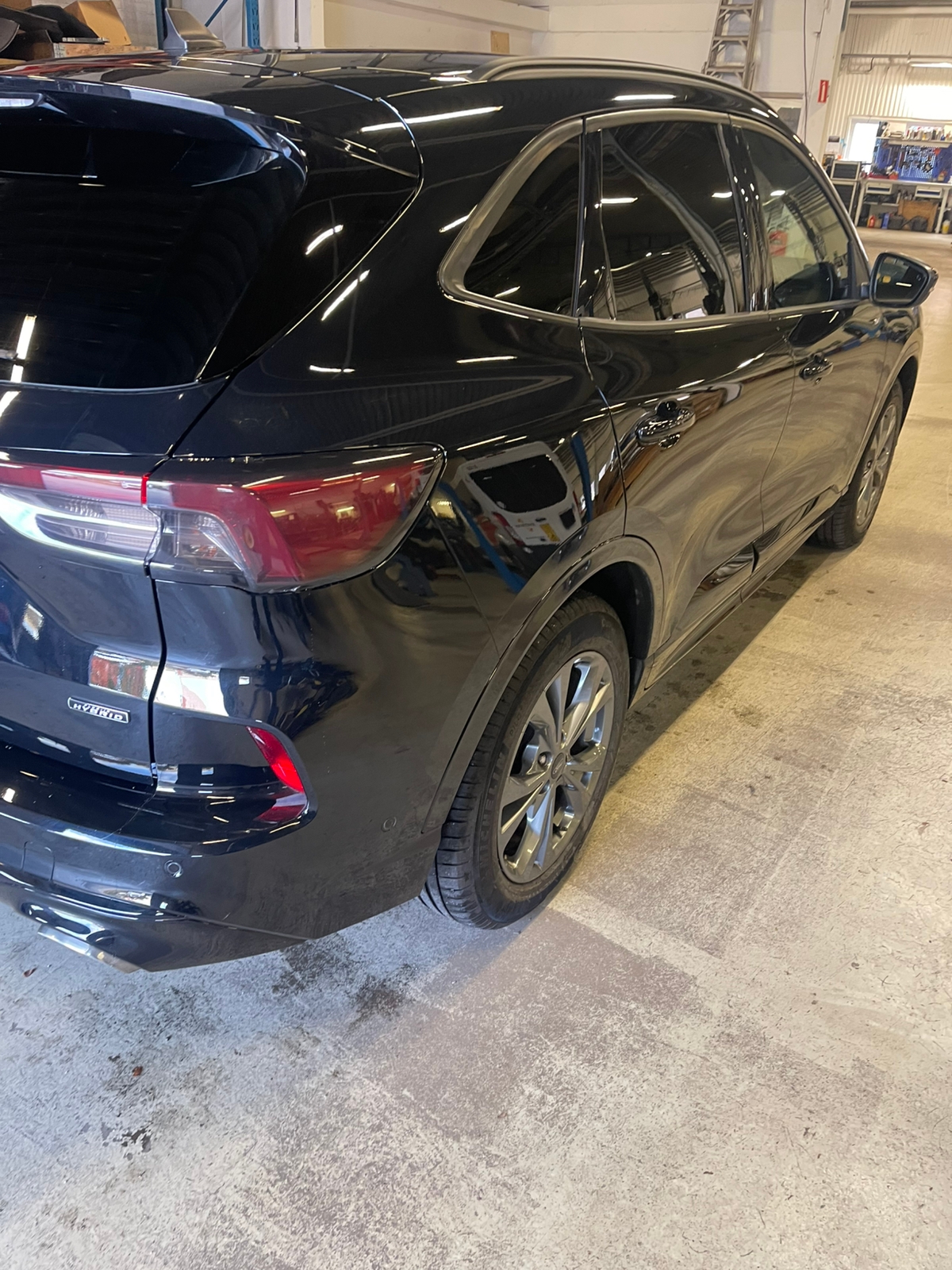Ford Kuga Plug-In Hybrid E-CVT 2022, bild 5/6