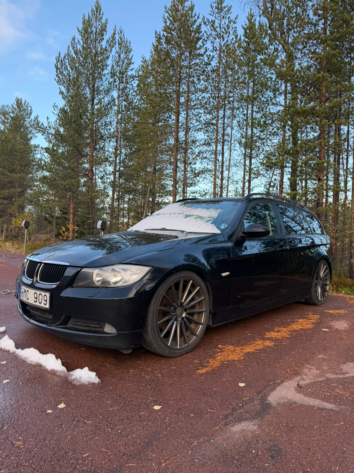 BMW 320i 2008, bild 2/5