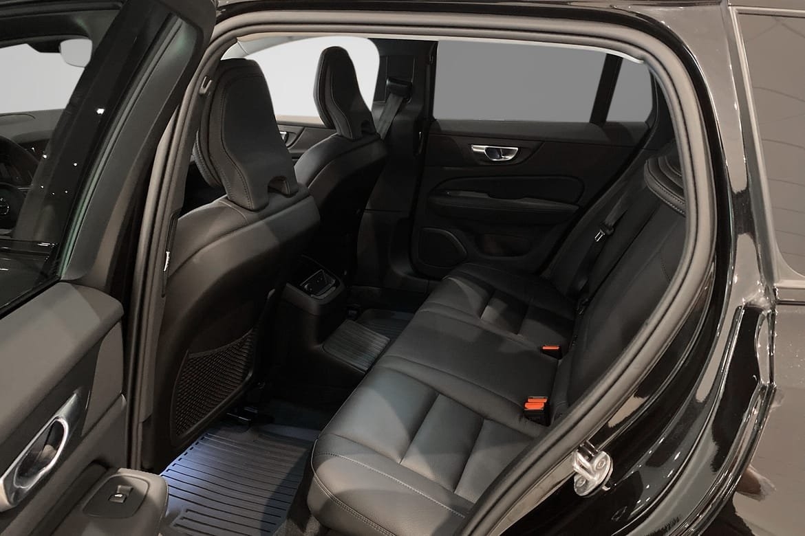 Volvo V60 Plus Dark Nordic 2026, photo 7/10