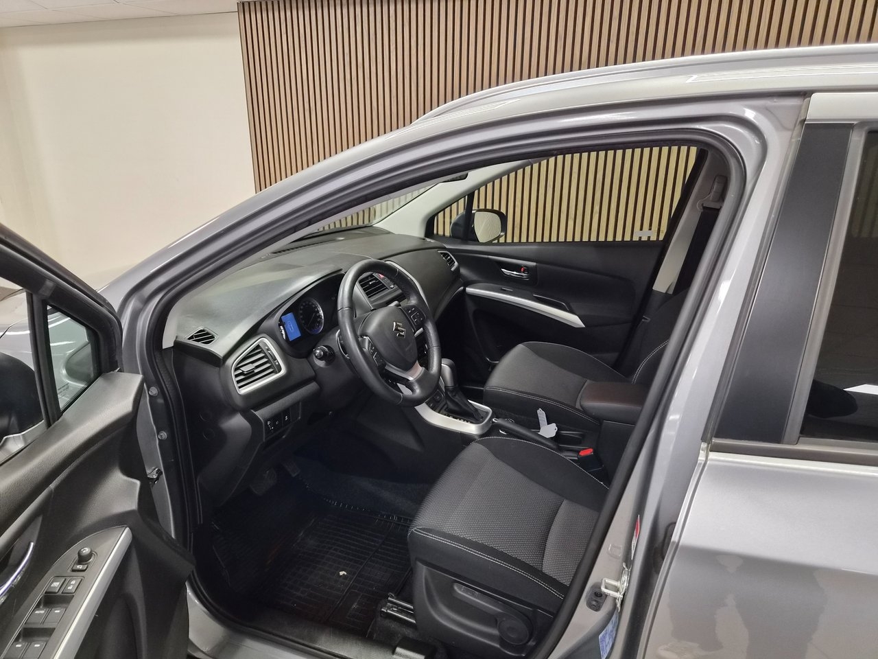 Suzuki S-Cross 2014, kuva 7/10
