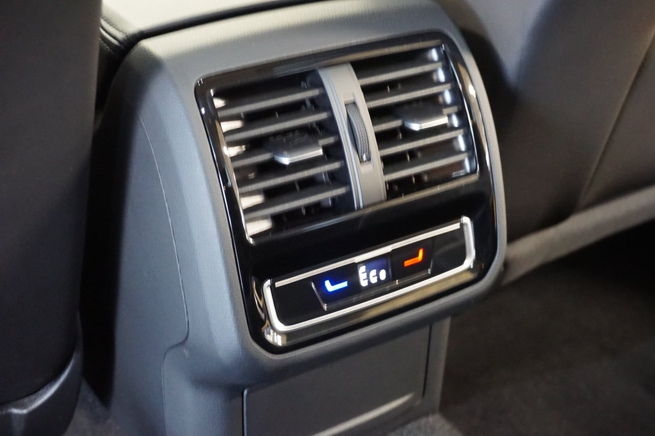 Volkswagen Passat 2023, bild 5/10