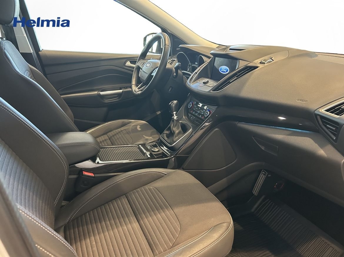Ford Kuga 1.5 EcoBoost Titanium 2019, bild 4/10