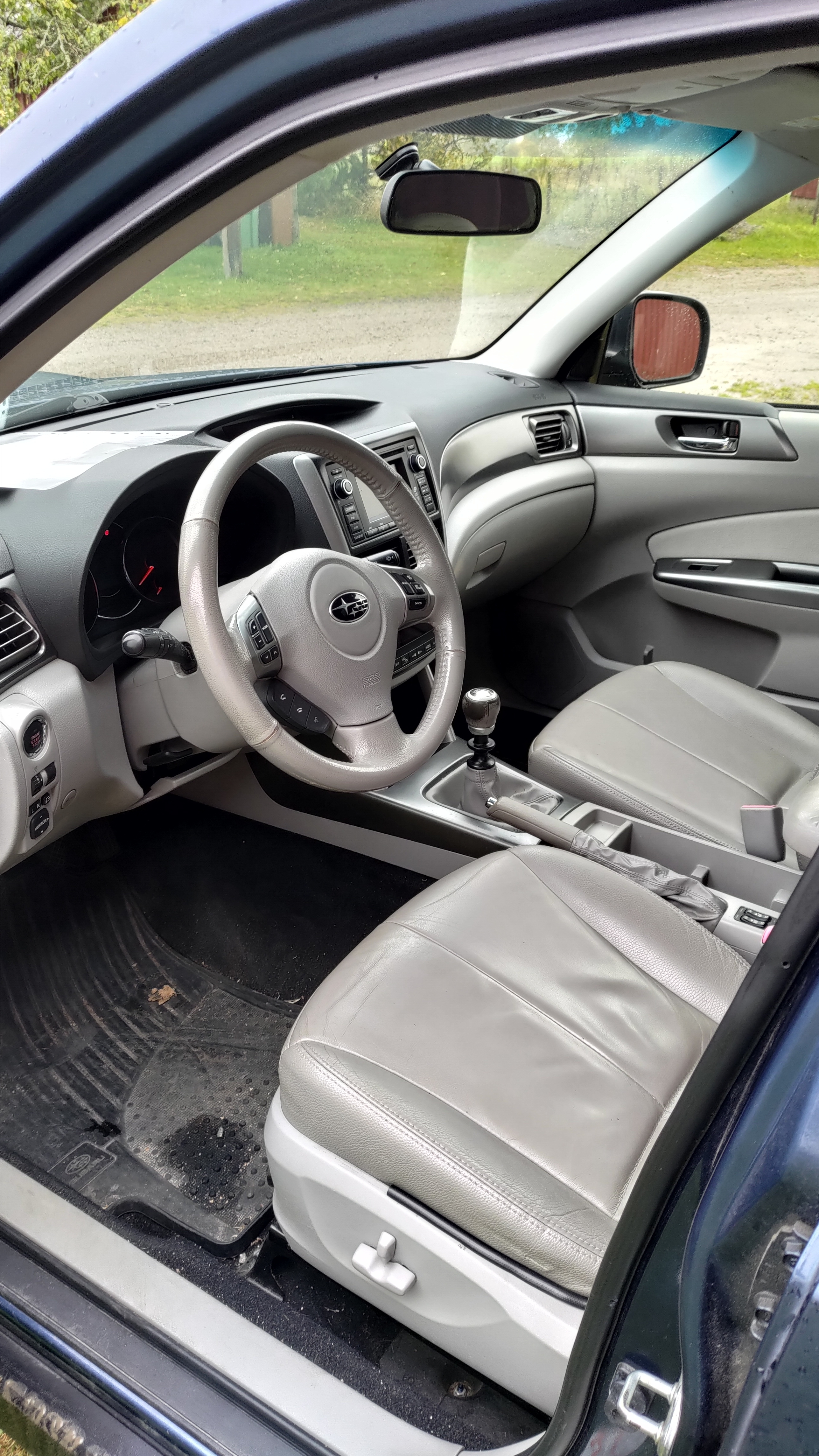 Subaru Forester 2.0D 2011, photo 5/10