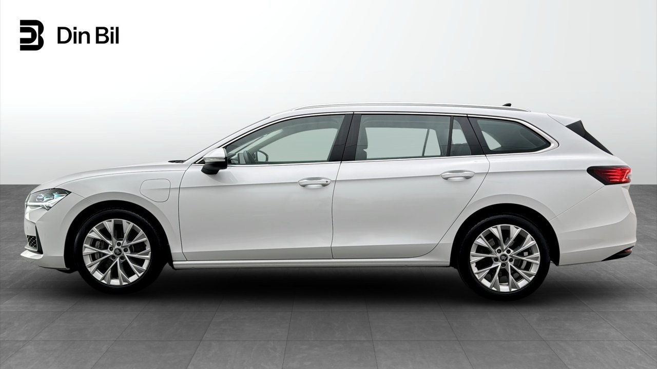 Skoda Superb iV 1.5 TSI PHEV Selection 2025, kuva 2/10