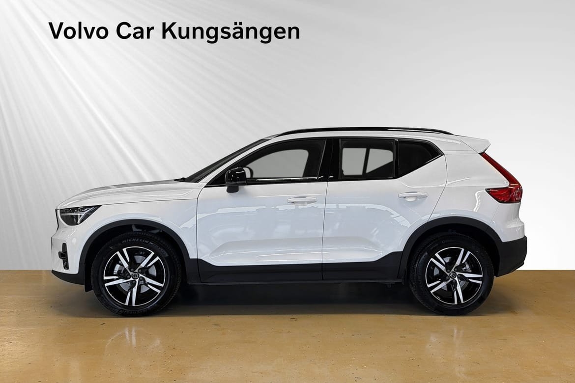 Volvo XC40 B4 Plus Dark 2026, photo 3/10