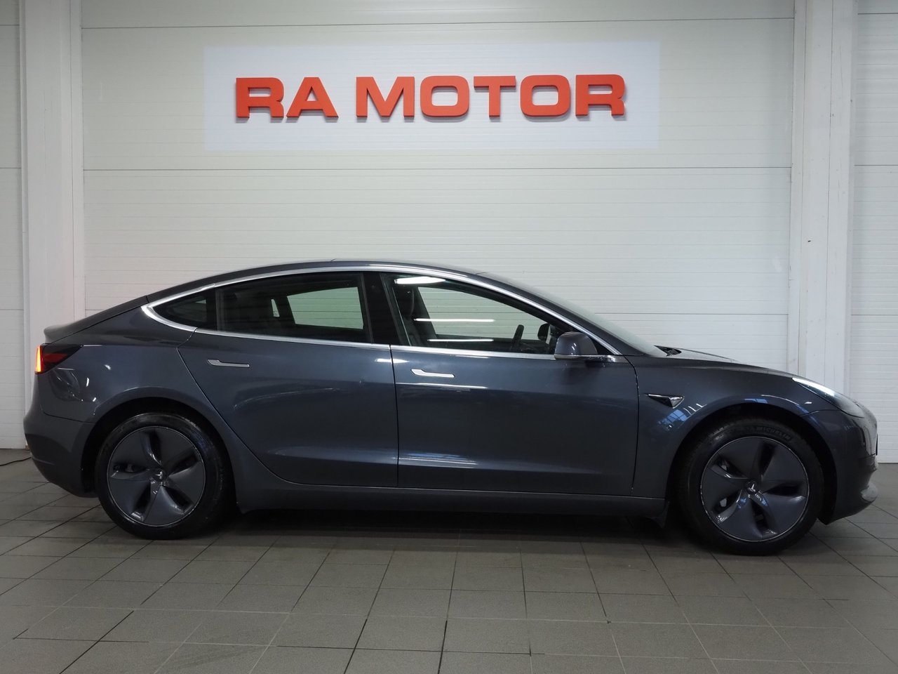 Tesla Model 3 Standard Range Plus 2020, bild 4/10