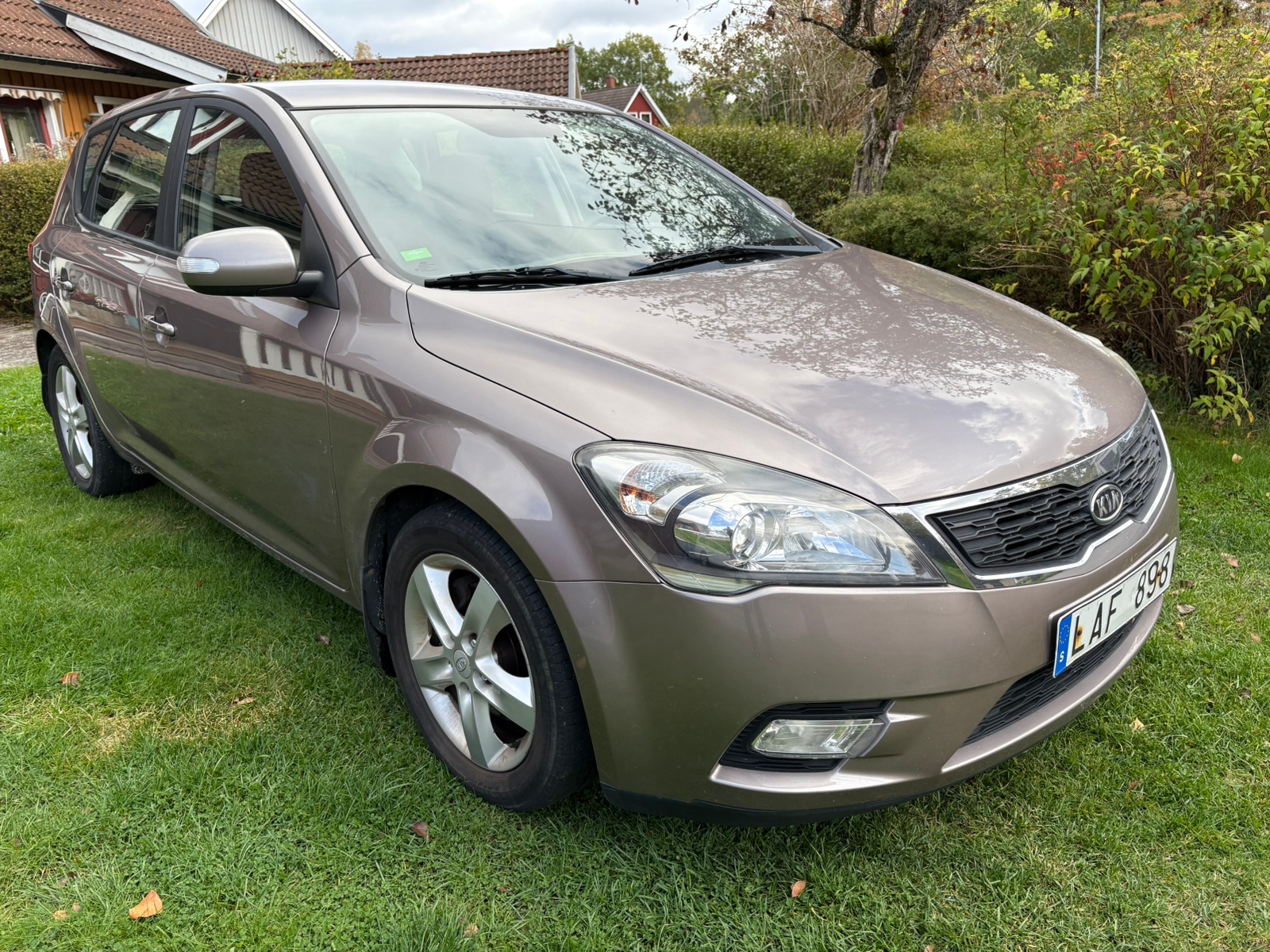 Kia Ceed 1.6 CRDi 128 2011, bild 2/3