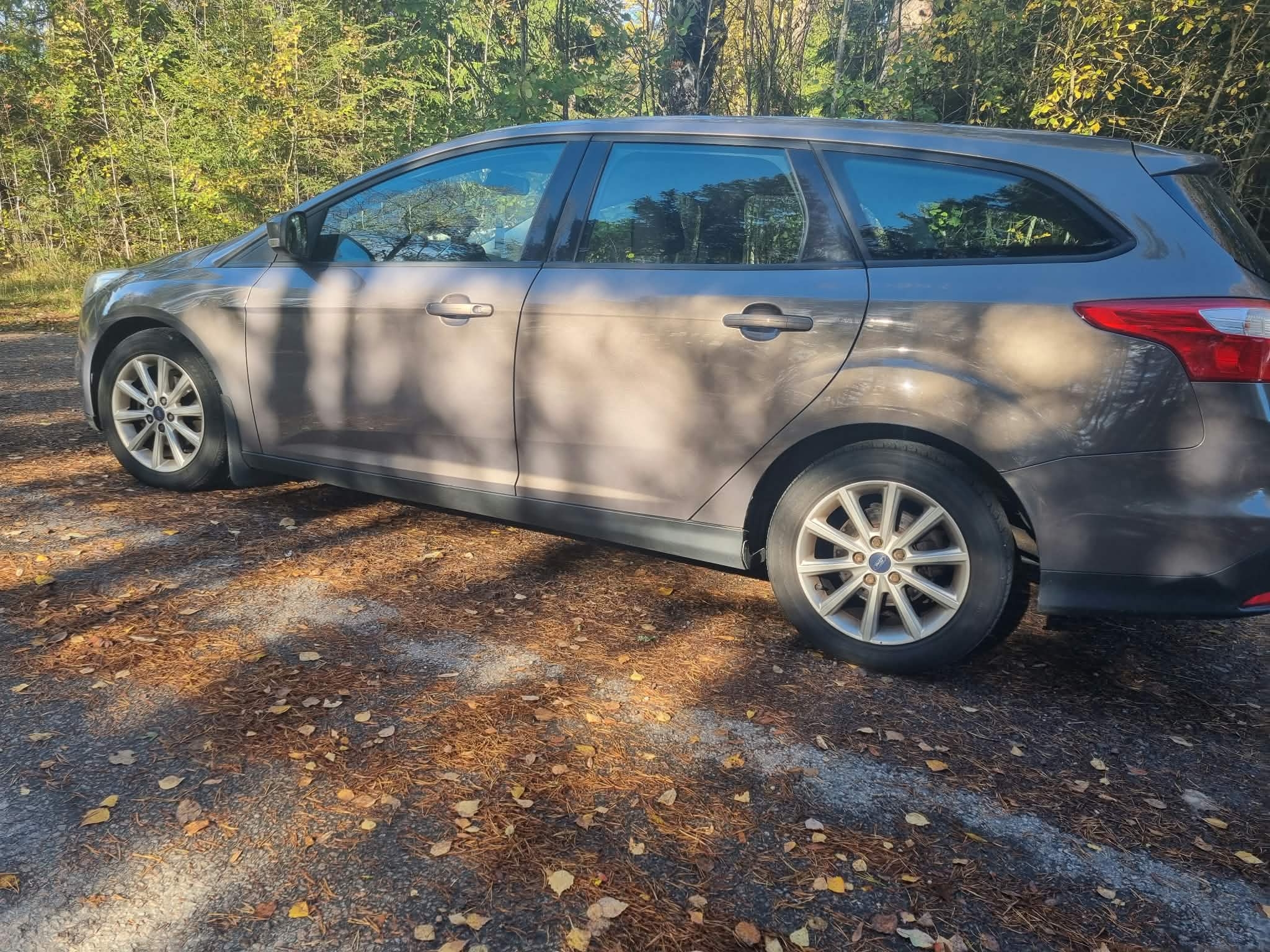 Ford Focus 1.6 TDCi ECOnetic 2013, bild 3/6