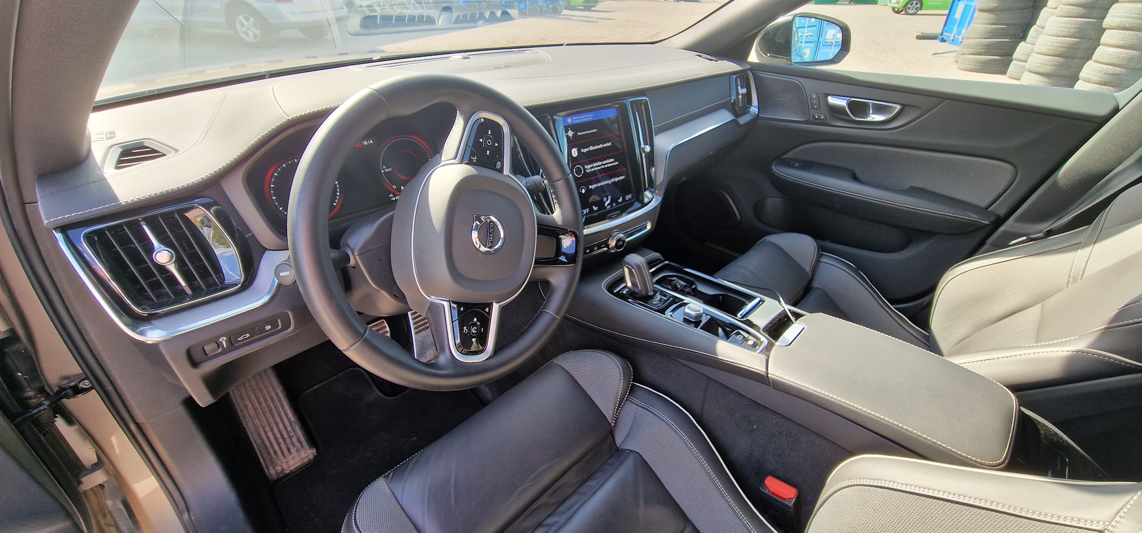 Volvo V60 T8 R Design 2022, photo 5/8