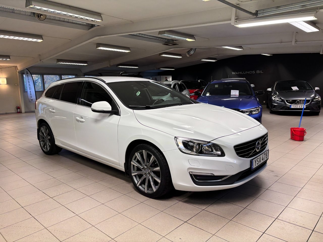 Volvo V60 D4 Momentum Classic 2018, bild 3/10
