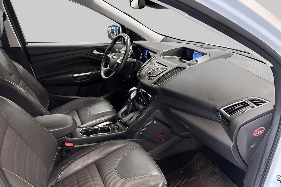Ford Kuga 2.0 TDCi Titanium 2016, bild 4/8