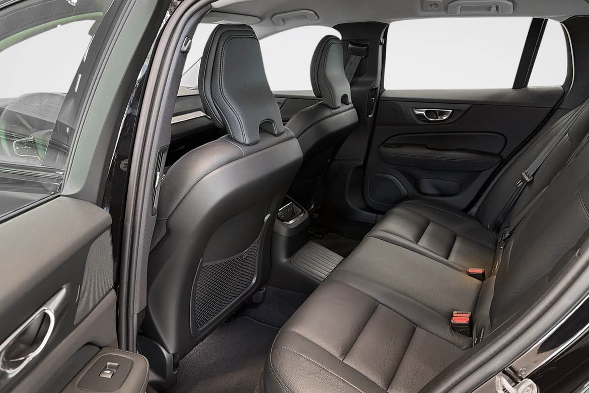 Volvo V60 Plus Dark Nordic Edition 2026, bild 7/10