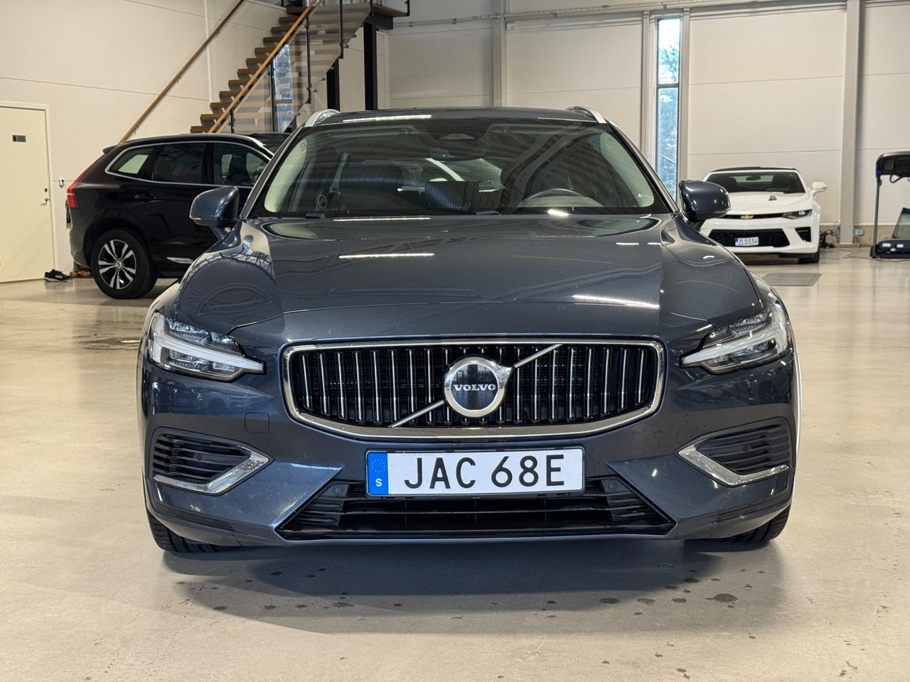Volvo V60 T6 2023, bild 2/10