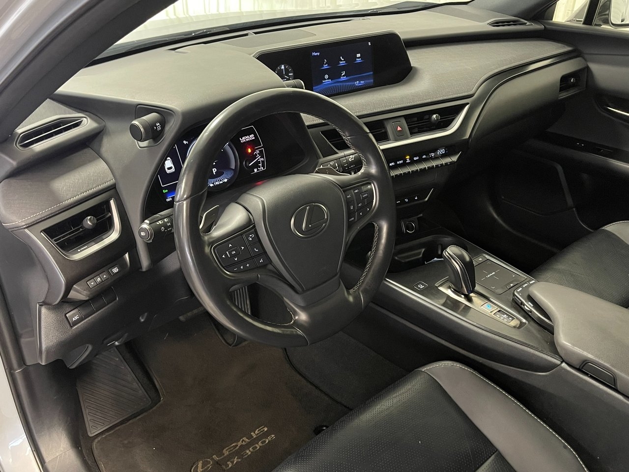 Lexus UX 2021, bild 7/20