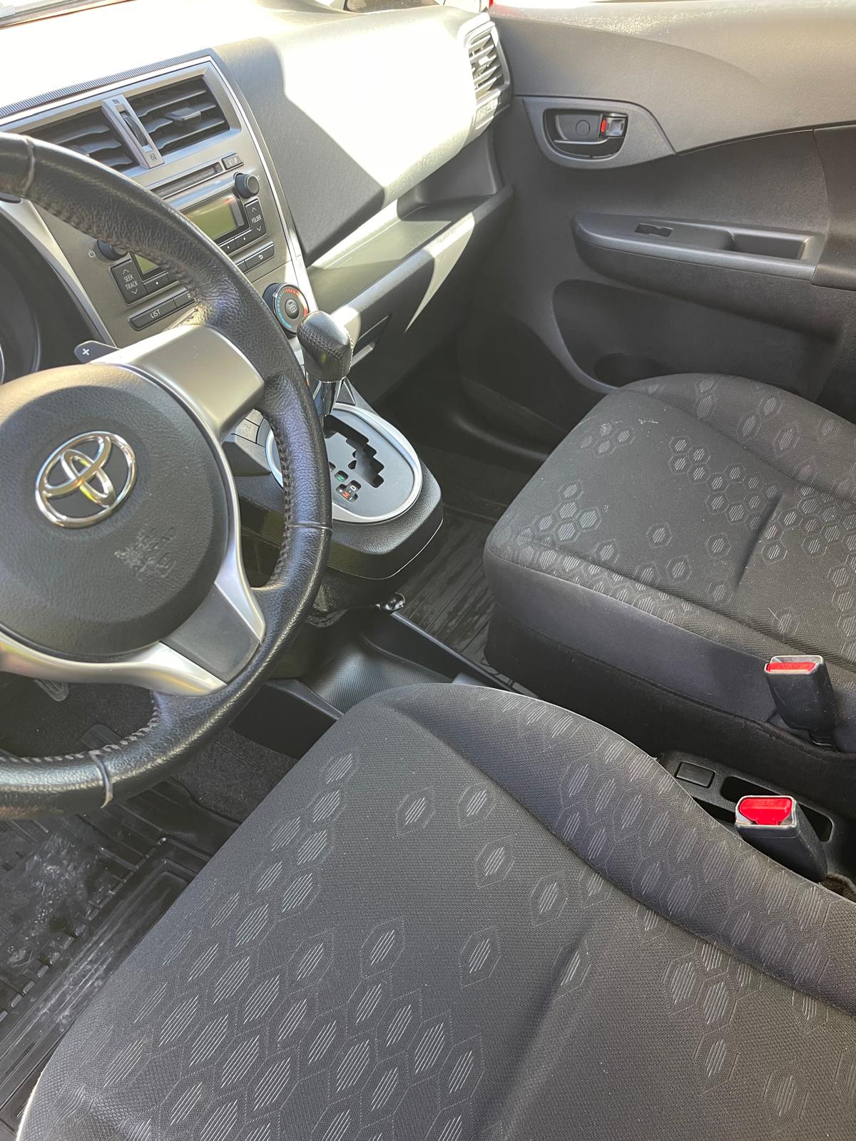 Toyota Verso-S 1.33 2011, bild 3/4