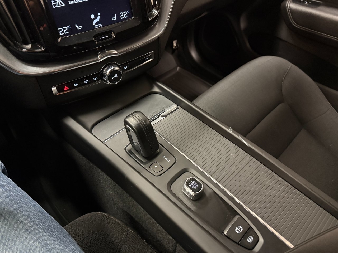 Volvo XC60 B4 Diesel Momentum 2020, bild 9/10