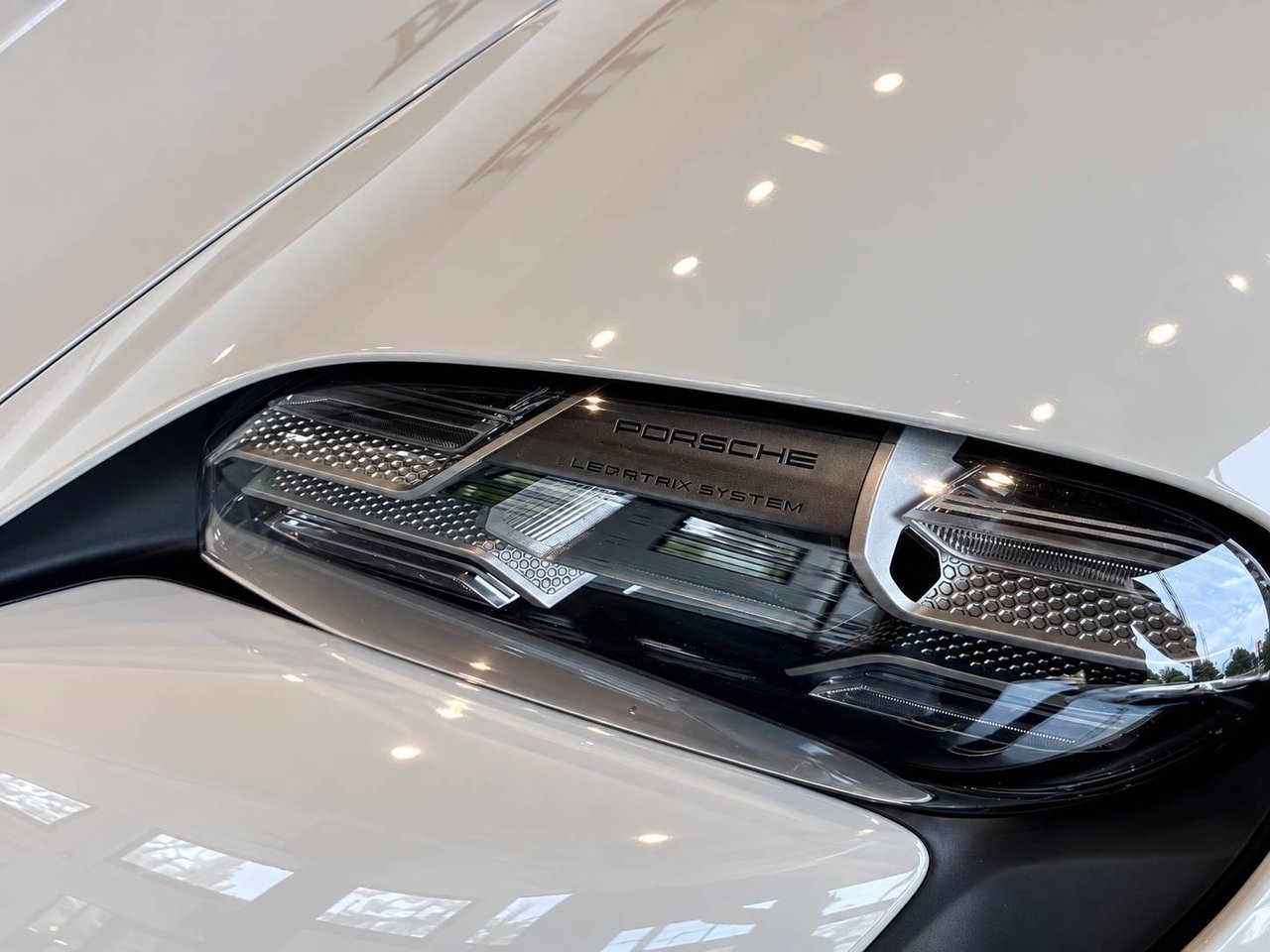 Porsche Taycan 2021, kuva 7/10