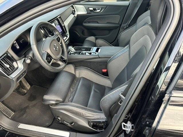Volvo V60 T8 Ultimate Dark 2023, kuva 3/4