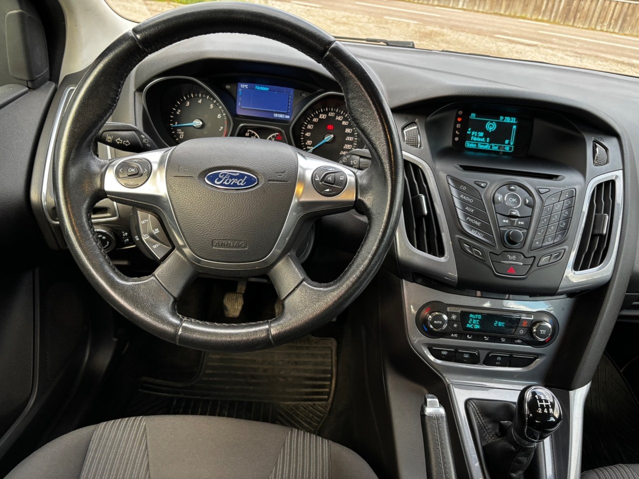 Ford Focus 1.0 EcoBoost Titanium 2014, bild 6/10