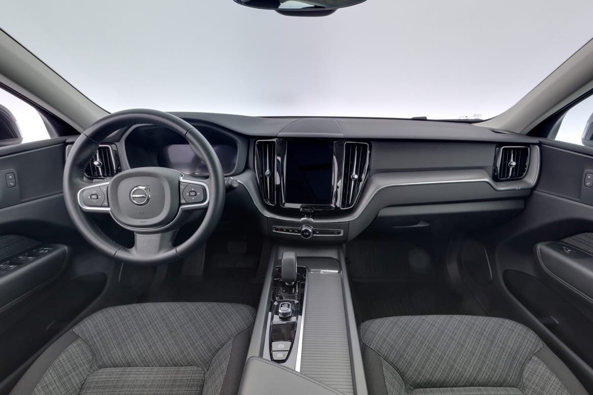 Volvo XC60 T6 Core Special Edition 2025, photo 7/10