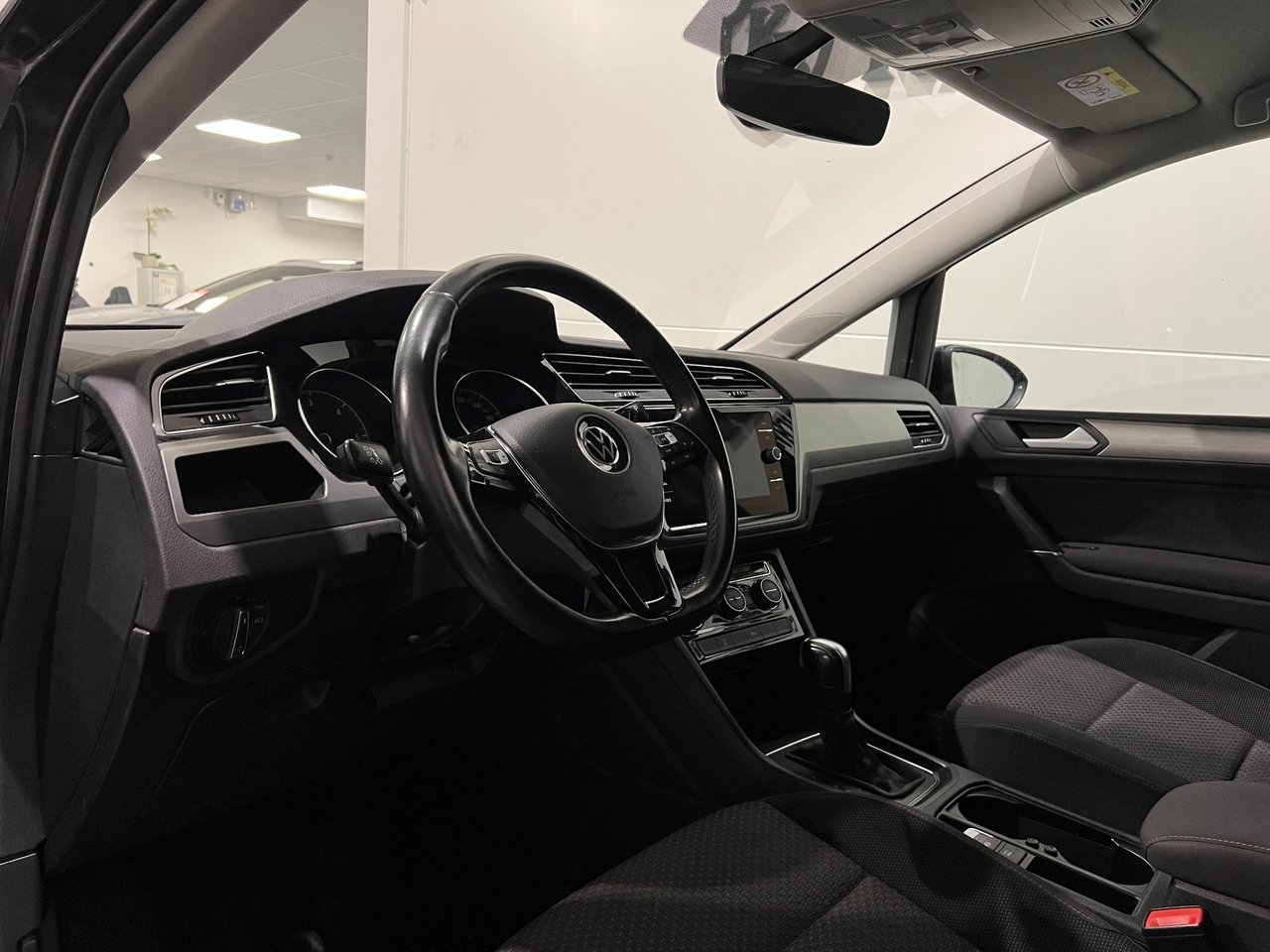 Volkswagen Touran 2.0 TDI SCR R-Line 2021, kuva 6/10