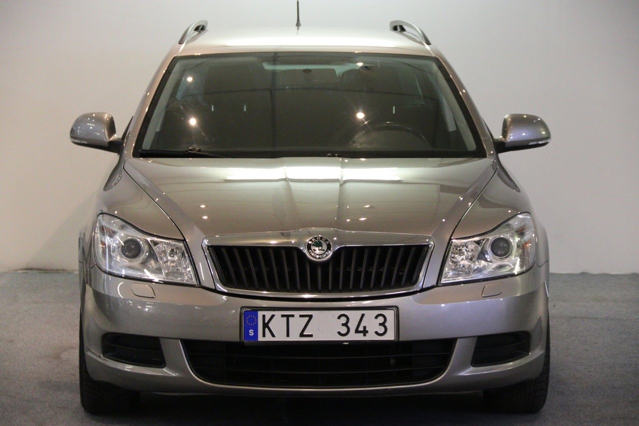 Skoda Octavia Ambiente 2011, bild 2/10