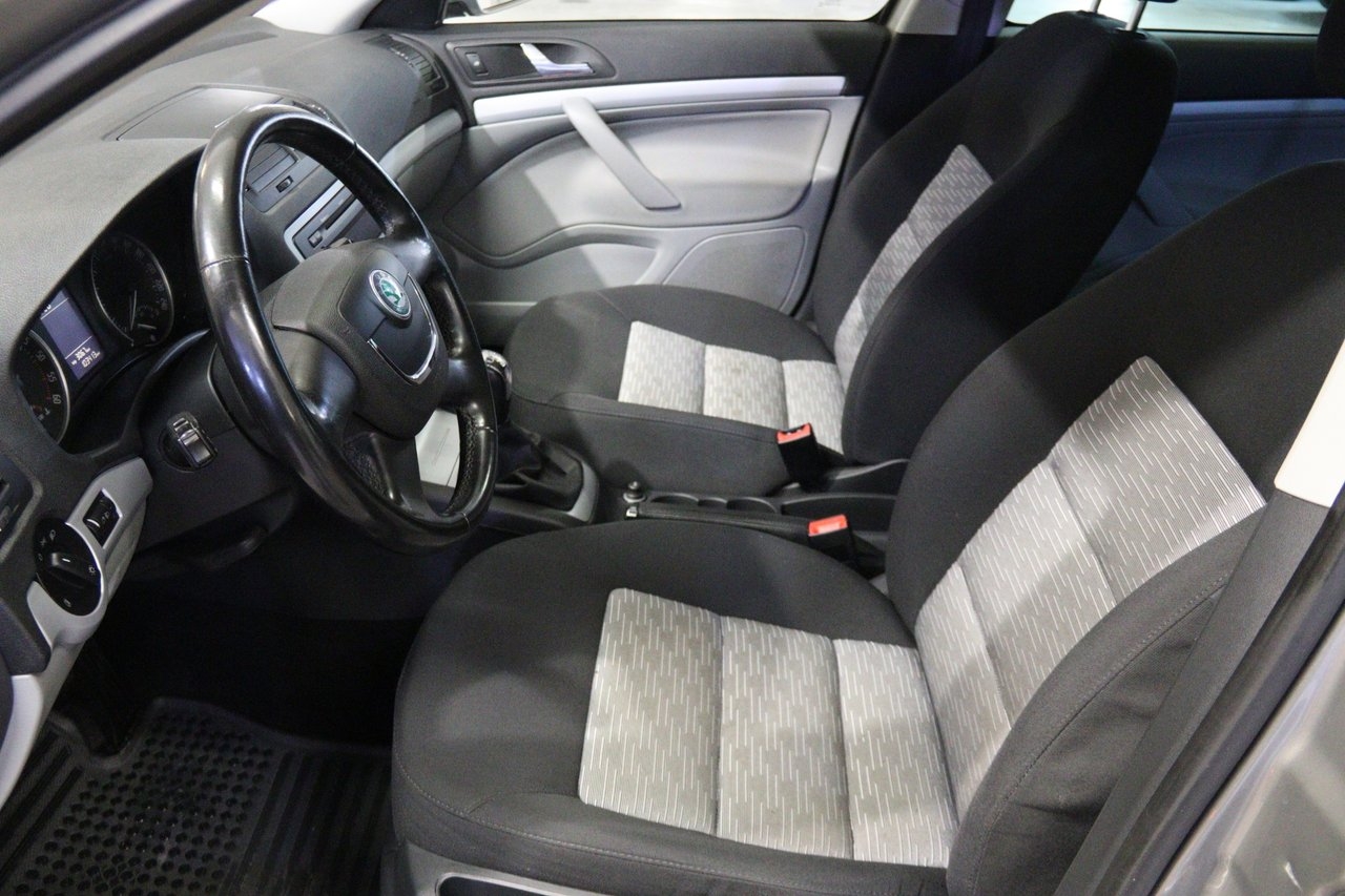 Skoda Octavia Ambiente 2011, bild 6/10