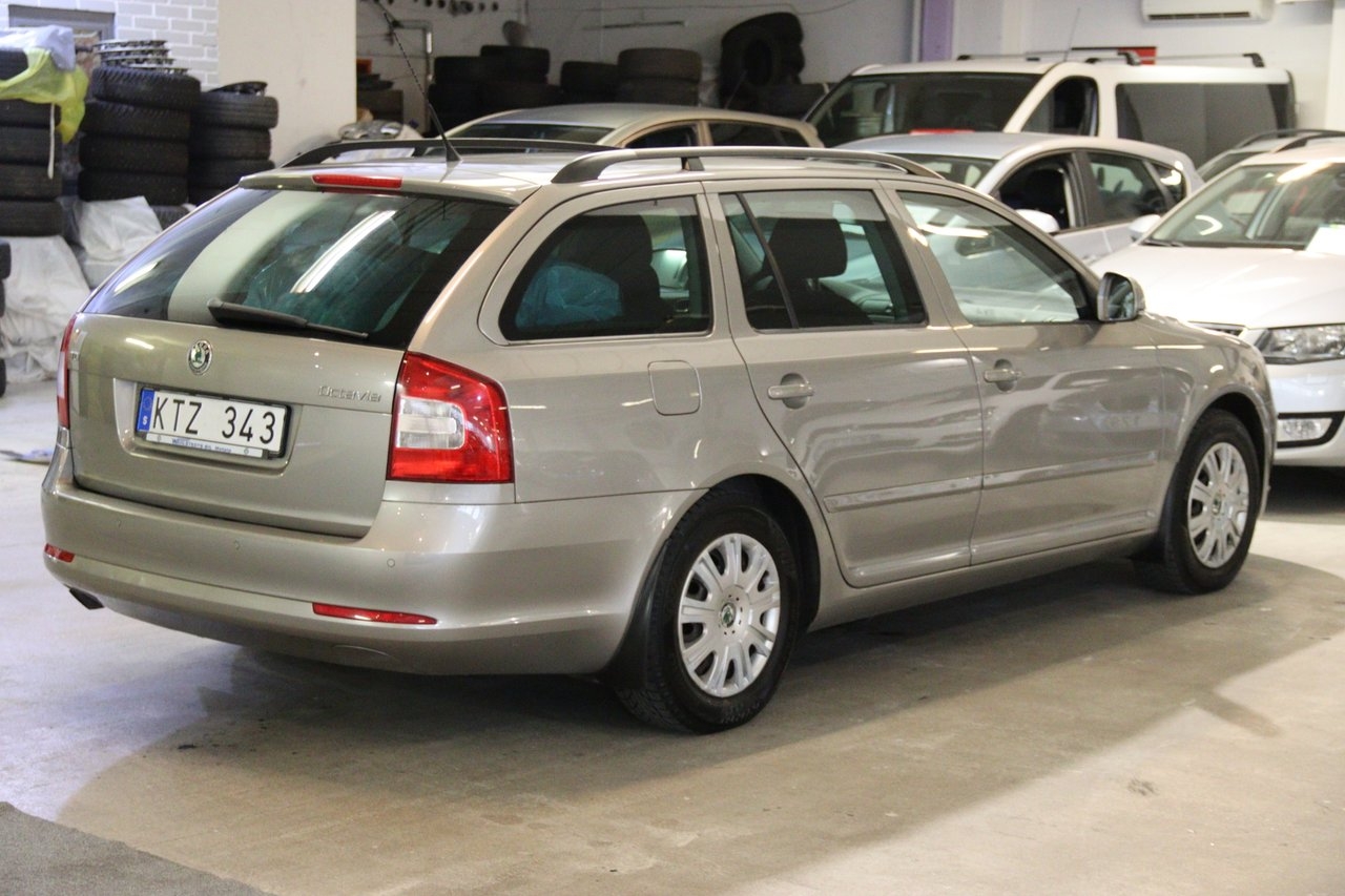 Skoda Octavia Ambiente 2011, bild 4/10