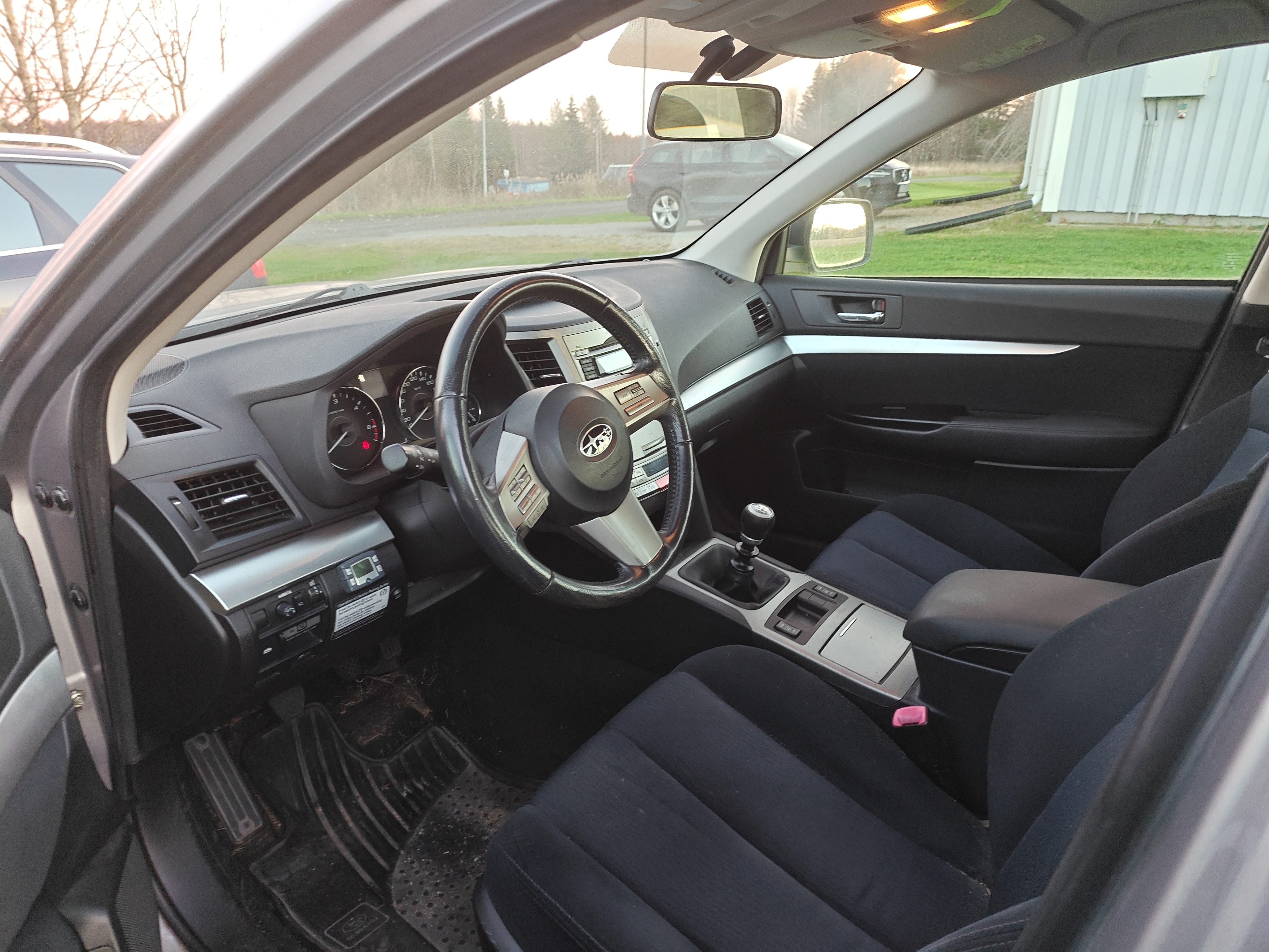 Subaru Outback 2.0D 2011, bild 2/6